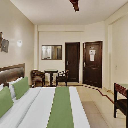 Fabexpress Lloyd House Hotel New Delhi Buitenkant foto