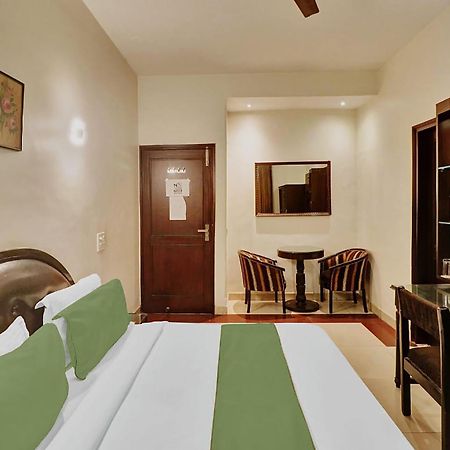 Fabexpress Lloyd House Hotel New Delhi Buitenkant foto