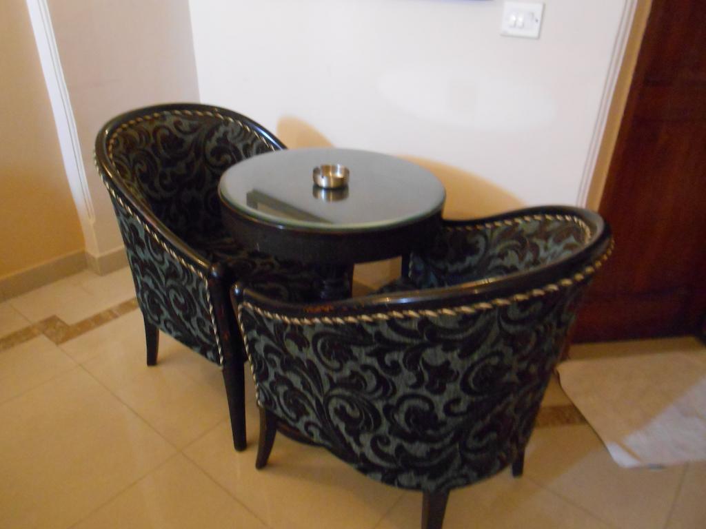 Fabexpress Lloyd House Hotel New Delhi Buitenkant foto