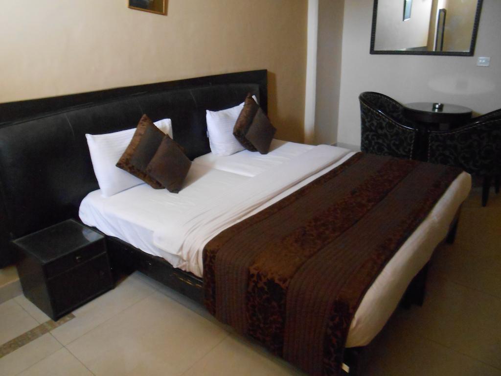 Fabexpress Lloyd House Hotel New Delhi Kamer foto