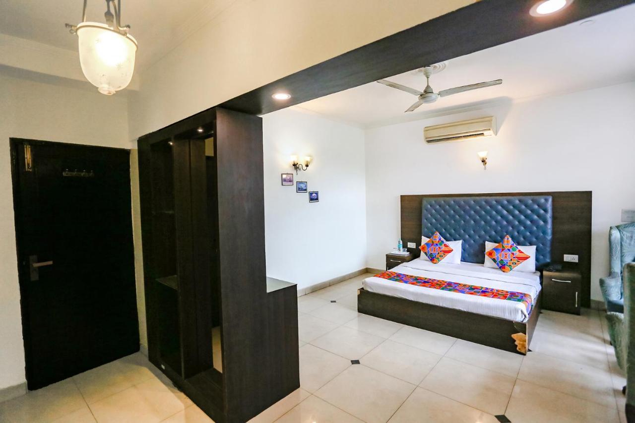 Fabexpress Lloyd House Hotel New Delhi Buitenkant foto