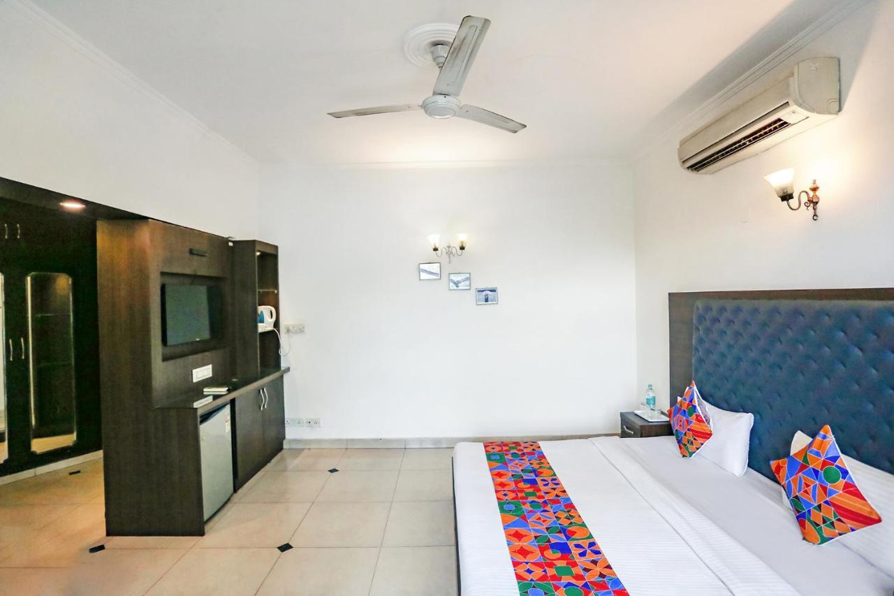 Fabexpress Lloyd House Hotel New Delhi Buitenkant foto