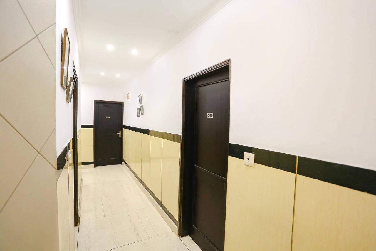 Fabexpress Lloyd House Hotel New Delhi Buitenkant foto
