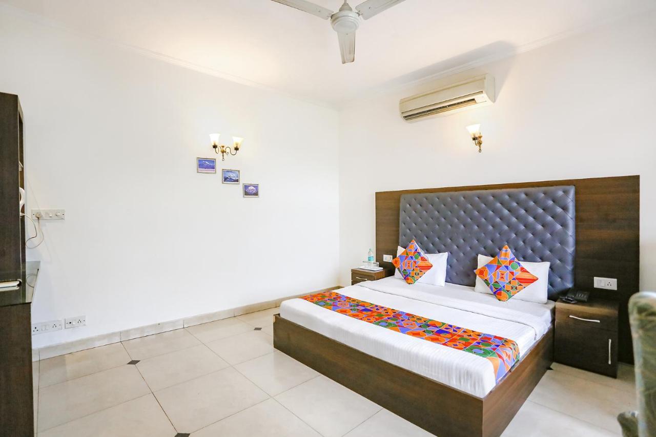 Fabexpress Lloyd House Hotel New Delhi Buitenkant foto
