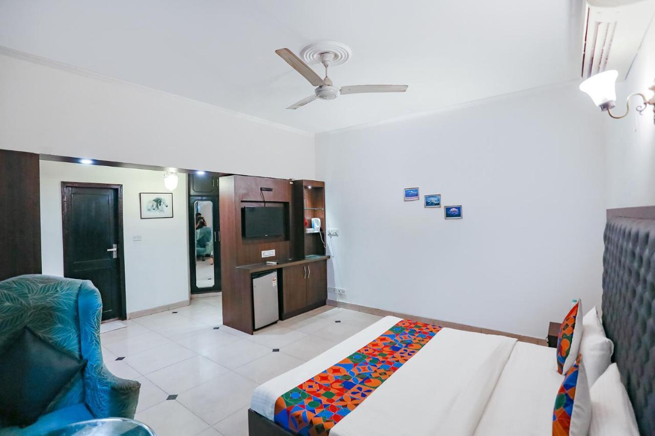 Fabexpress Lloyd House Hotel New Delhi Buitenkant foto