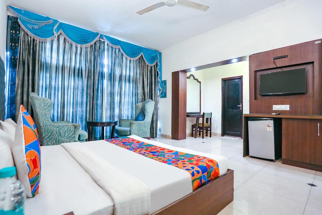 Fabexpress Lloyd House Hotel New Delhi Buitenkant foto