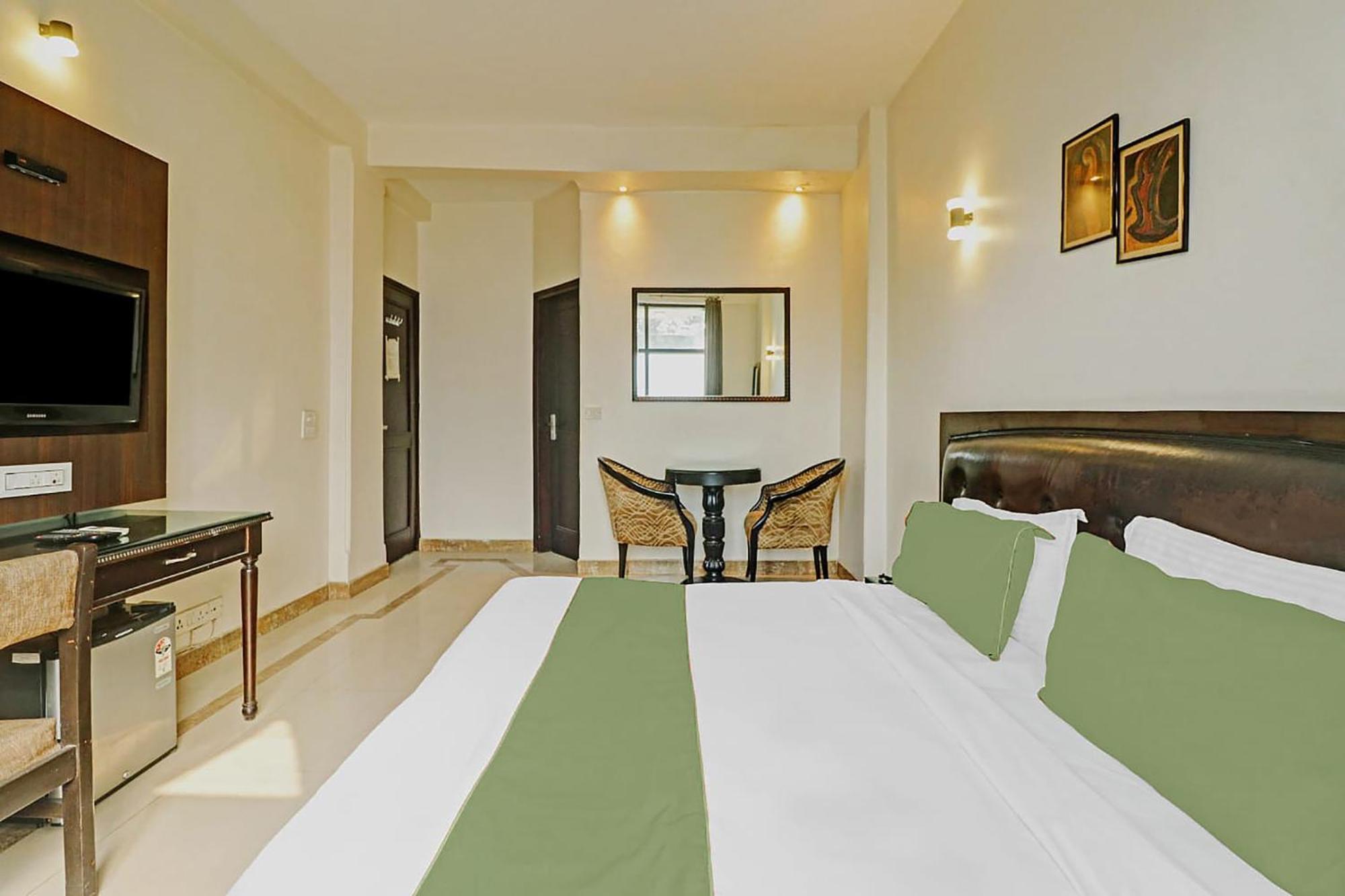 Fabexpress Lloyd House Hotel New Delhi Buitenkant foto