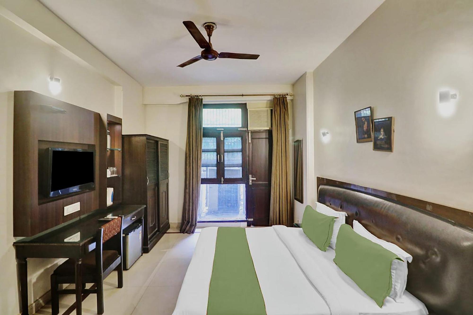 Fabexpress Lloyd House Hotel New Delhi Buitenkant foto