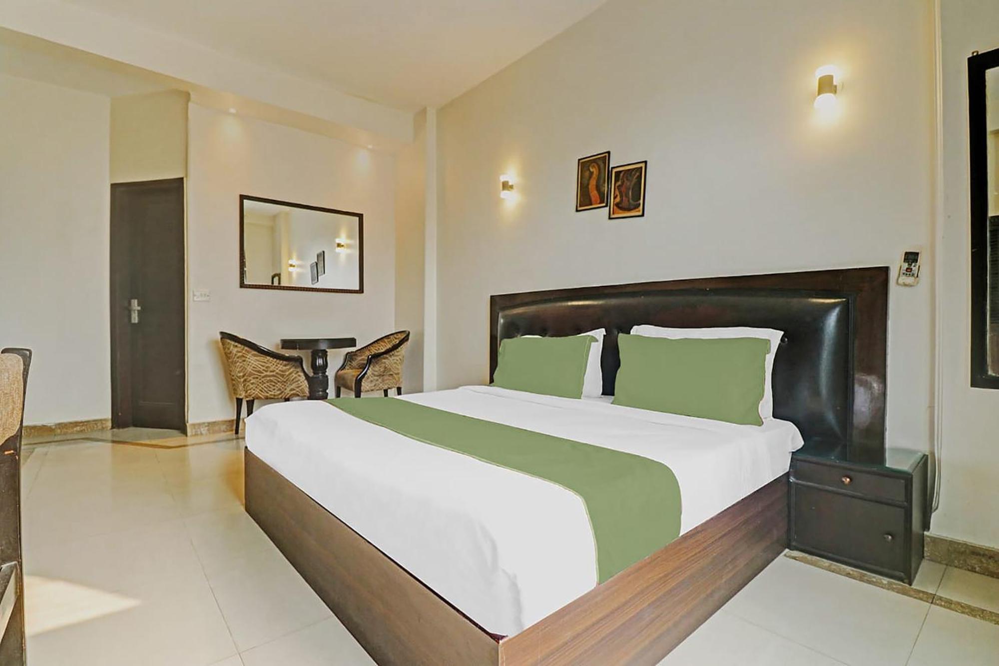 Fabexpress Lloyd House Hotel New Delhi Buitenkant foto