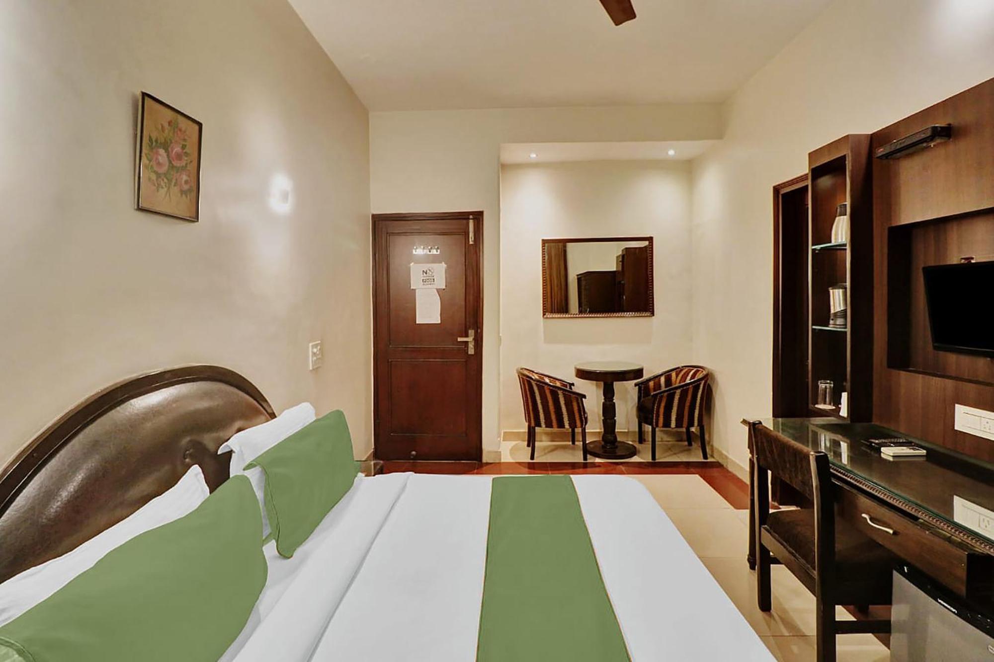 Fabexpress Lloyd House Hotel New Delhi Buitenkant foto