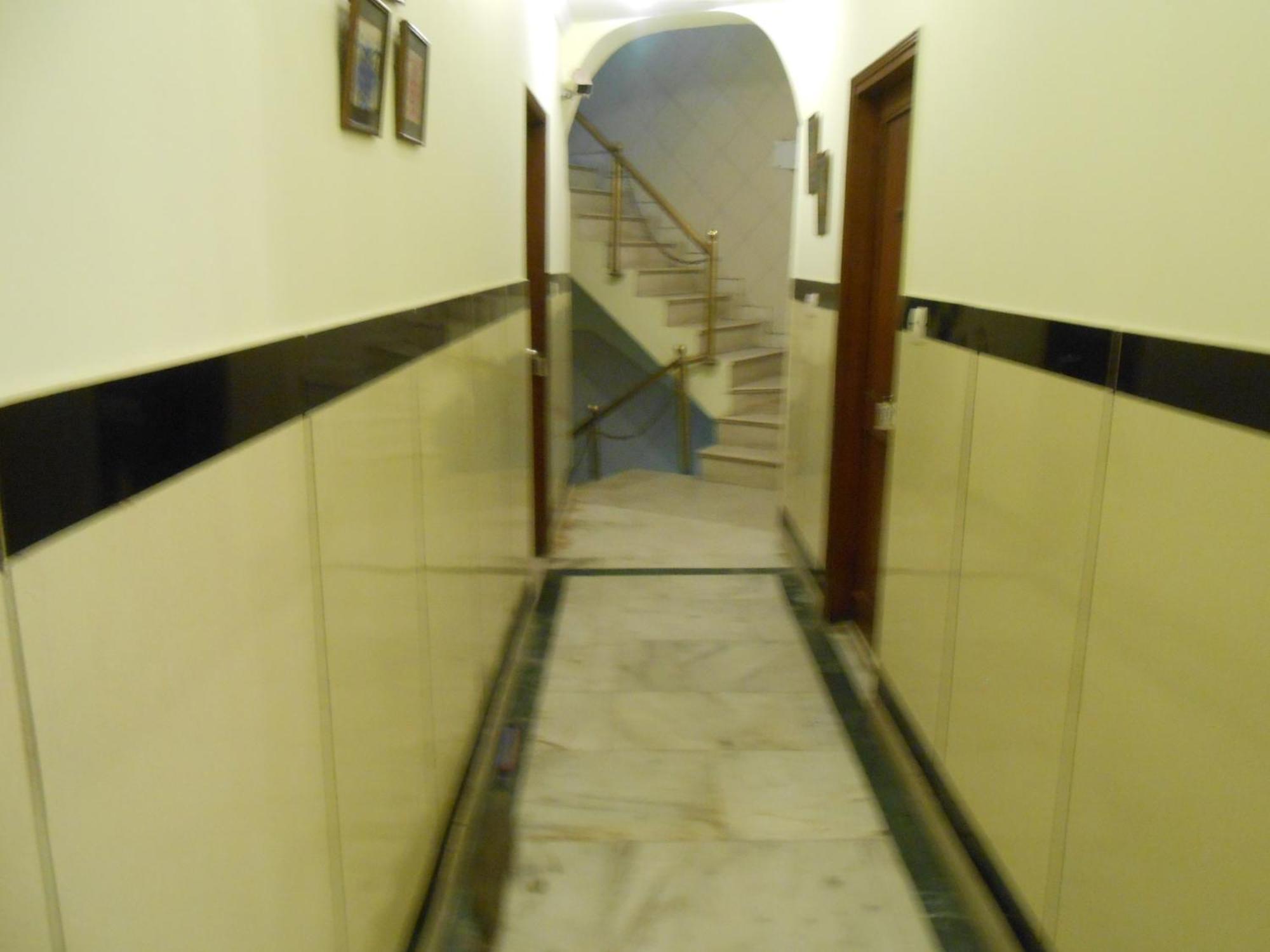 Fabexpress Lloyd House Hotel New Delhi Buitenkant foto