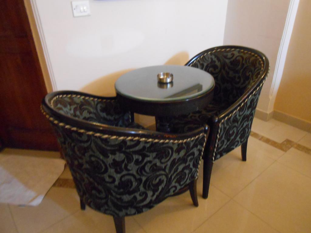 Fabexpress Lloyd House Hotel New Delhi Buitenkant foto