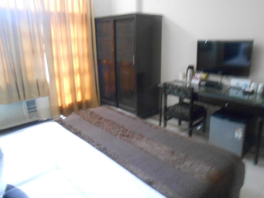 Fabexpress Lloyd House Hotel New Delhi Buitenkant foto