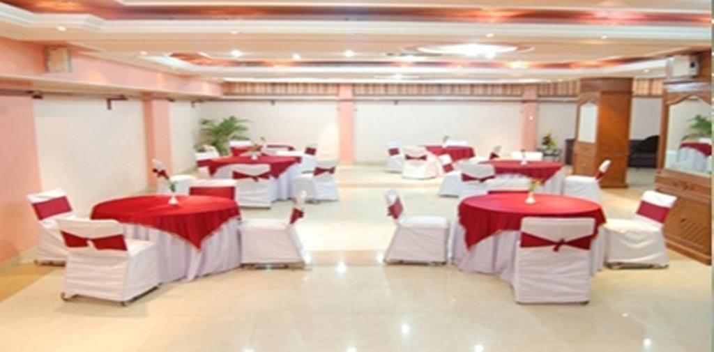 Fabexpress Lloyd House Hotel New Delhi Buitenkant foto