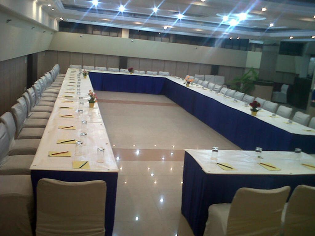 Fabexpress Lloyd House Hotel New Delhi Buitenkant foto