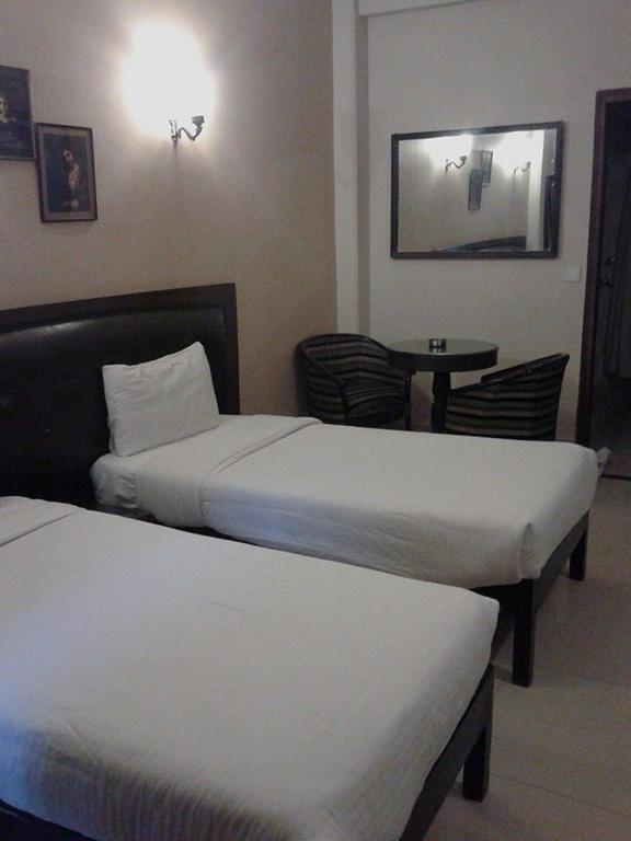 Fabexpress Lloyd House Hotel New Delhi Buitenkant foto