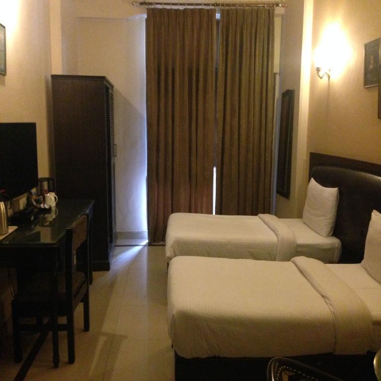 Fabexpress Lloyd House Hotel New Delhi Buitenkant foto